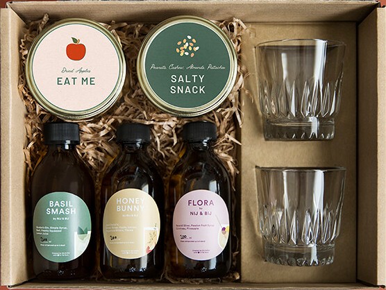 Trio Experience gift set — 3 handcrafted cocktails in 200ml bottles, snack, sour candies and cocktail glasses